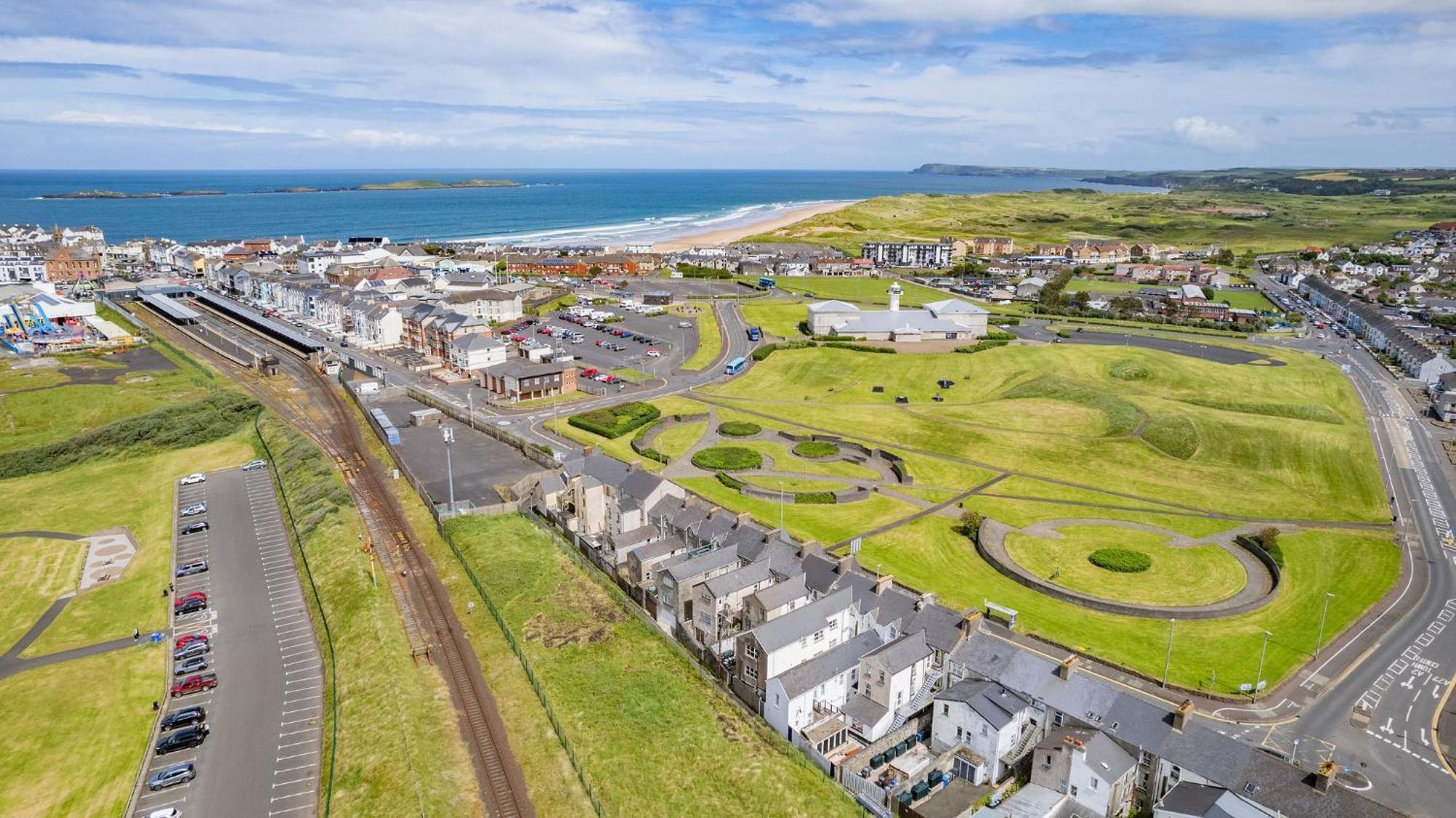 2 Dunluce Green - Portrush By The Sea Екстериор снимка